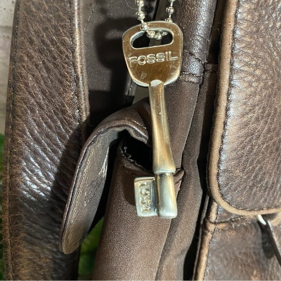 Fossil Leather Handbag with Key Brown - Picture 3 of 13